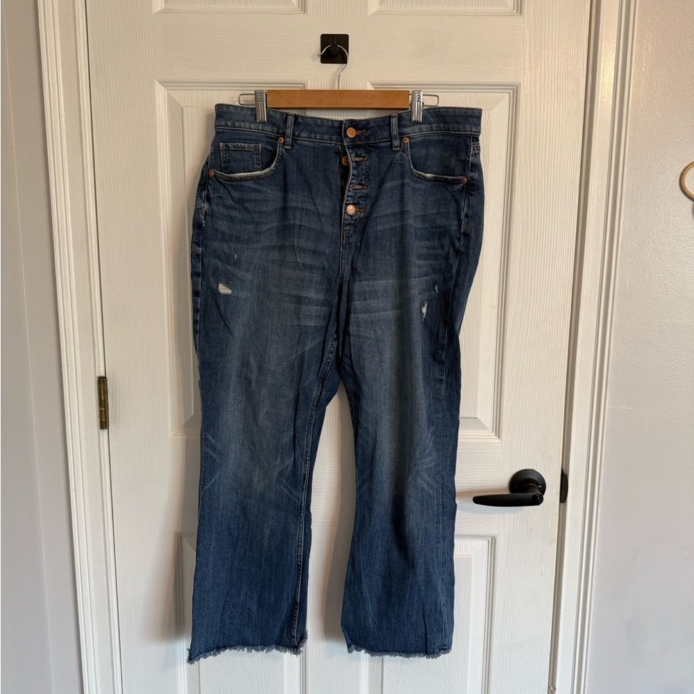 LOFT Curvy High Waist Flare Crop Blue Jeans w/Subtle Fading, Button Fly Size 12